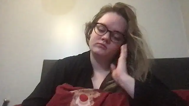 Snapshot of honeyyy24 chatting on 4, 12, 2025 honeyyy24 online show from 4, 12, 2025