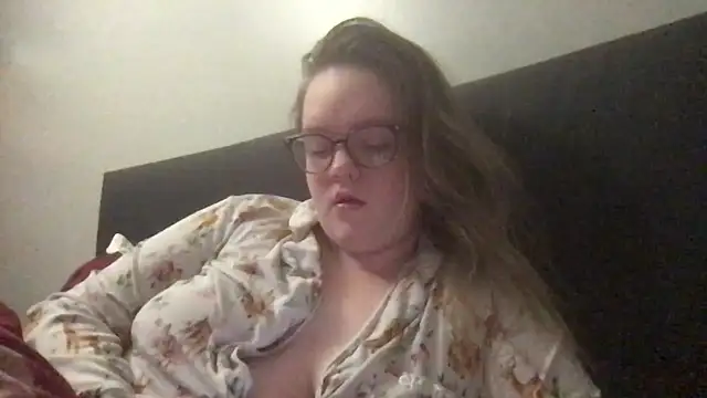 Snapshot of honeyyy24 chatting on 5, 12, 2025 honeyyy24 online show from 5, 12, 2025