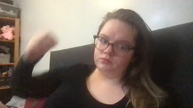 Snapshot of honeyyy24 chatting on 15, 12, 2025 honeyyy24 online show from 15, 12, 2025