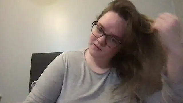 Snapshot of honeyyy24 chatting on 18, 12, 2025 honeyyy24 online show from 18, 12, 2025