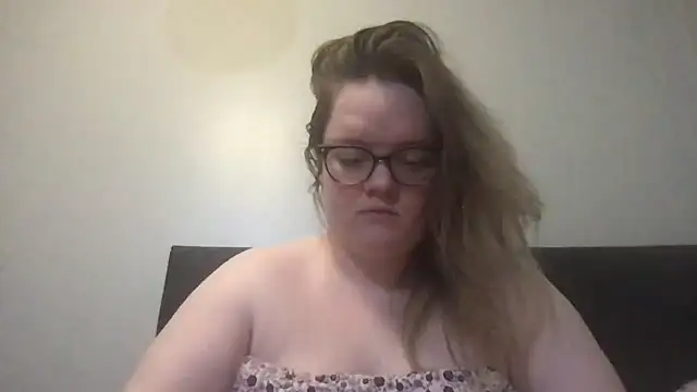 Snapshot of honeyyy24 chatting on 11, 1, 2026 honeyyy24 online show from 11, 1, 2026