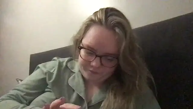 Snapshot of honeyyy24 chatting on 22, 2, 2026 honeyyy24 online show from 22, 2, 2026