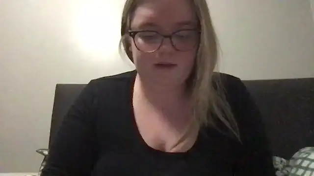 Snapshot of honeyyy24 chatting on 27, 2, 2026 honeyyy24 online show from 27, 2, 2026