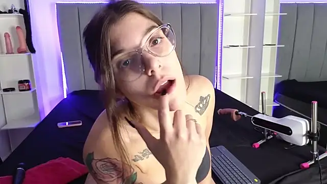 Snapshot of Alice-Rossi chatting on 4, 12, 2024 Alice-Rossi online show from 4, 12, 2024