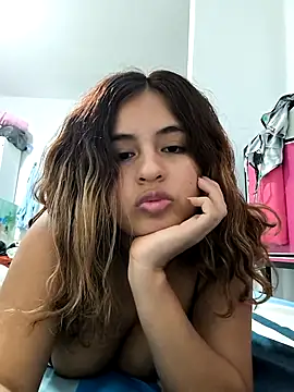 Snapshot of Suavecita2 chatting on 8, 11, 2025 Suavecita2 online show from 8, 11, 2025