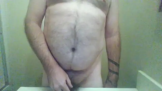 Snapshot of WatchinU82 chatting on 12, 9, 2025 WatchinU82 online show from 12, 9, 2025