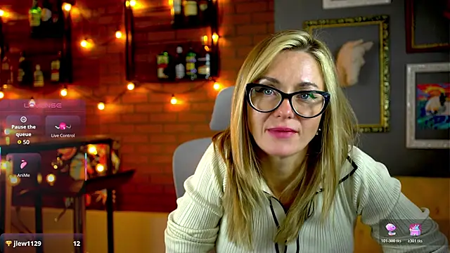 LadyIzabel online show from 2, 12, 2025