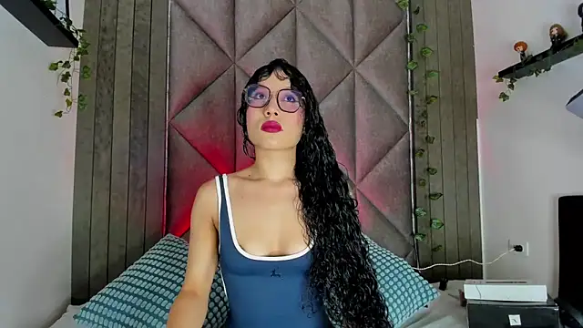 BriaConner  online show from 11, 3, 2026