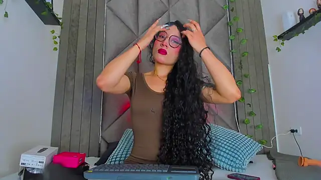 Snapshot of BriaConner_ chatting on 6, 6, 2026 BriaConner online show from 6, 6, 2026