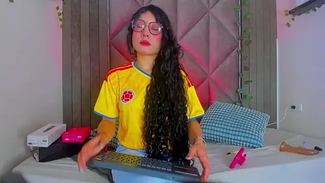Snapshot of BriaConner_ chatting on 18, 6, 2026 BriaConner online show from 18, 6, 2026