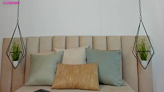 Olivia Collins1 online show from 29, 12, 2024