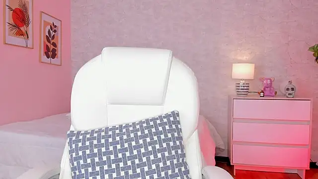 DahianaWalcott online show from 11, 3, 2025