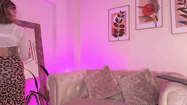 DahianaWalcott online show from 31, 1, 2026