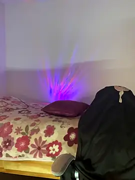 emiily15   online show from 18, 9, 2025