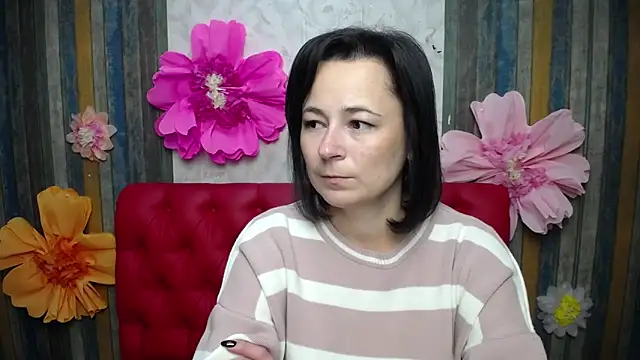 Snapshot of MarieSho chatting on 13, 10, 2025 MarieSho online show from 13, 10, 2025