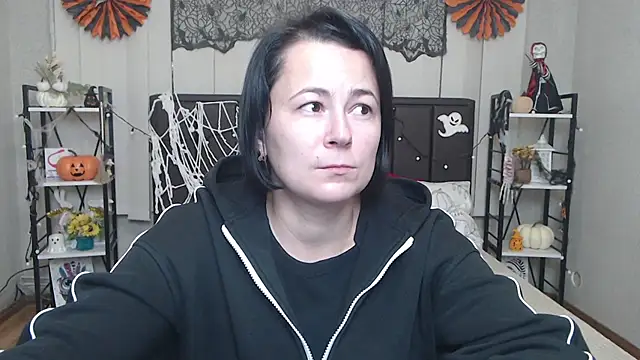 Snapshot of MarieSho chatting on 12, 11, 2025 MarieSho online show from 12, 11, 2025