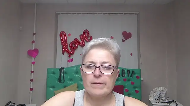 Snapshot of EmiliaGree chatting on 14, 10, 2025 EmiliaGree online show from 14, 10, 2025