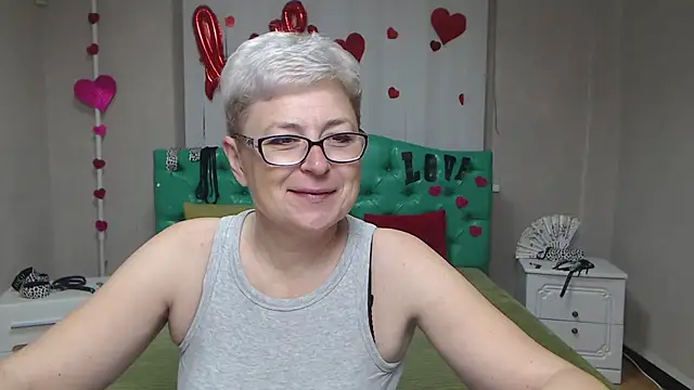 Snapshot of EmiliaGree chatting on 19, 10, 2025 EmiliaGree online show from 19, 10, 2025