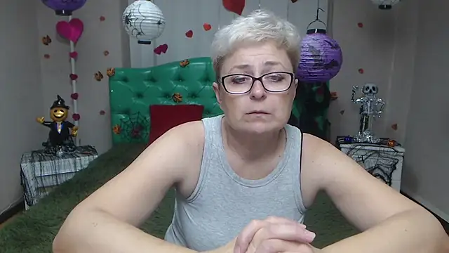 Snapshot of EmiliaGree chatting on 29, 10, 2025 EmiliaGree online show from 29, 10, 2025