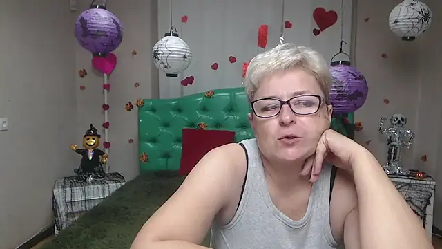 Snapshot of EmiliaGree chatting on 1, 11, 2025 EmiliaGree online show from 1, 11, 2025