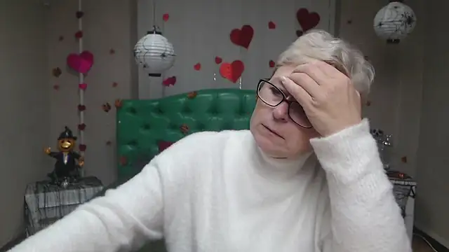 Snapshot of EmiliaGree chatting on 9, 11, 2025 EmiliaGree online show from 9, 11, 2025