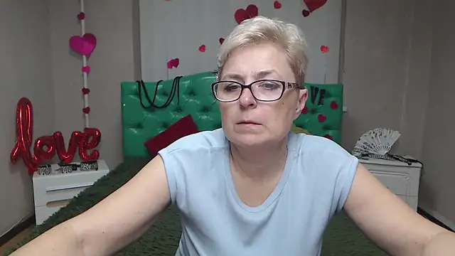 Snapshot of EmiliaGree chatting on 24, 11, 2025 EmiliaGree online show from 24, 11, 2025