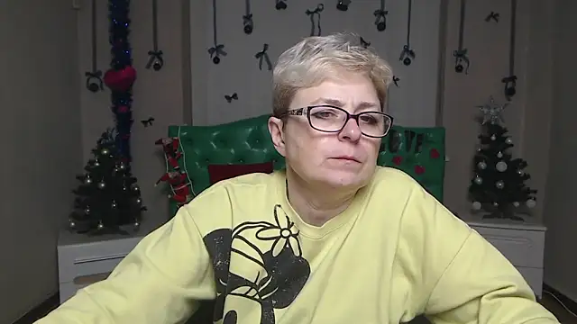 Snapshot of EmiliaGree chatting on 15, 12, 2025 EmiliaGree online show from 15, 12, 2025