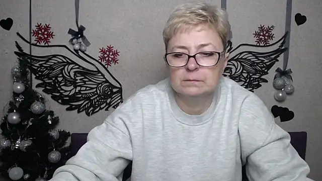 Snapshot of EmiliaGree chatting on 21, 12, 2025 EmiliaGree online show from 21, 12, 2025