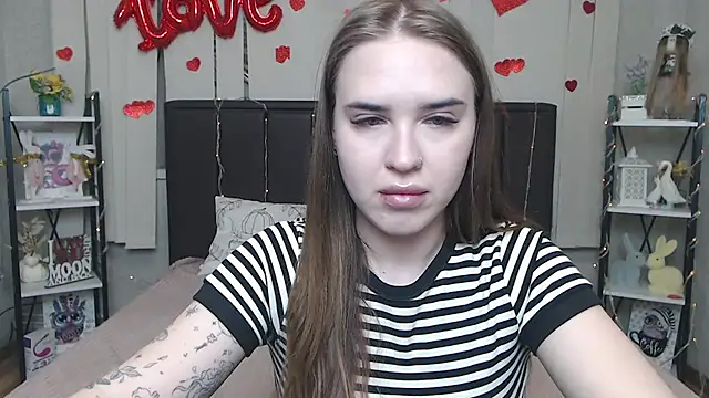 LauraHlot online show from 7, 4, 2026