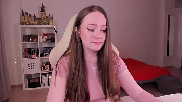 WalkingGirl online show from 28, 9, 2025