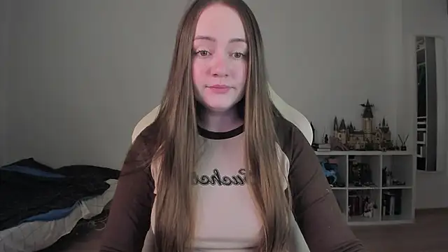 WalkingGirl online show from 9, 2, 2026