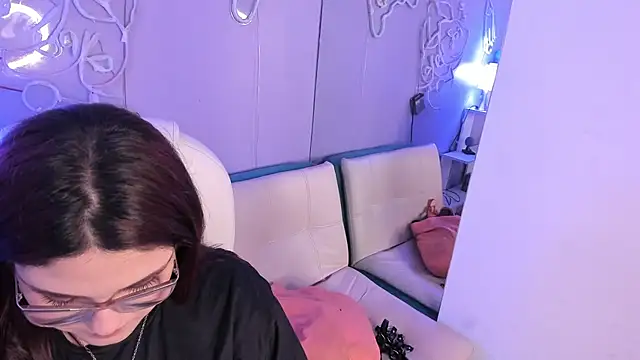 Camiila Osorio online show from 1, 12, 2025