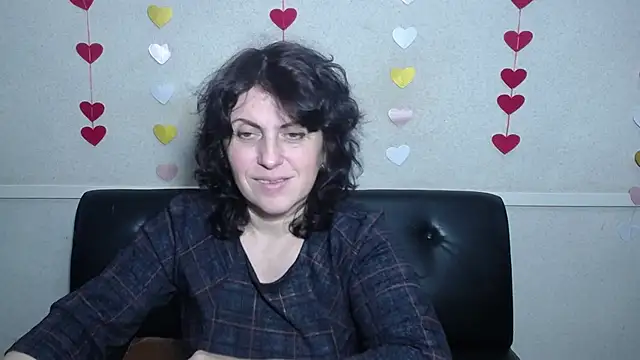 Snapshot of LuciaMii chatting on 5, 2, 2025 LuciaMii online show from 5, 2, 2025