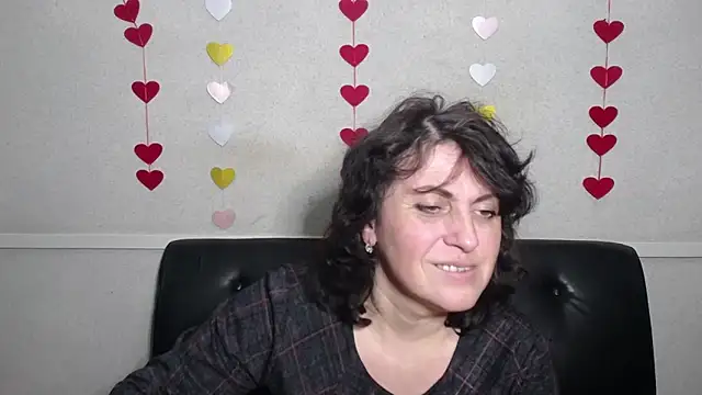 Snapshot of LuciaMii chatting on 7, 2, 2025 LuciaMii online show from 7, 2, 2025