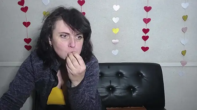 Snapshot of LuciaMii chatting on 9, 2, 2025 LuciaMii online show from 9, 2, 2025