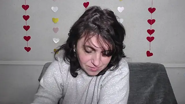 Snapshot of LuciaMii chatting on 16, 2, 2025 LuciaMii online show from 16, 2, 2025