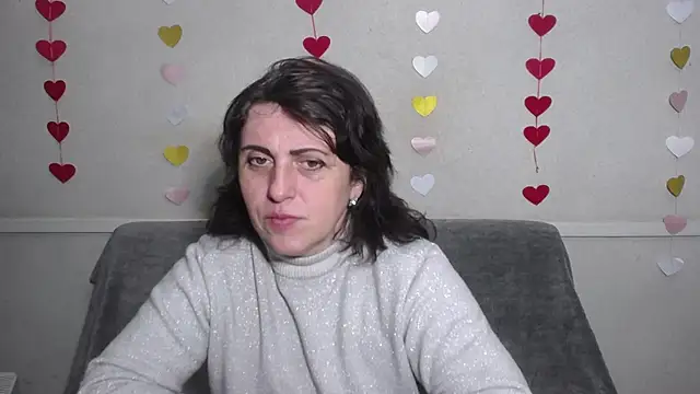 Snapshot of LuciaMii chatting on 24, 2, 2025 LuciaMii online show from 24, 2, 2025
