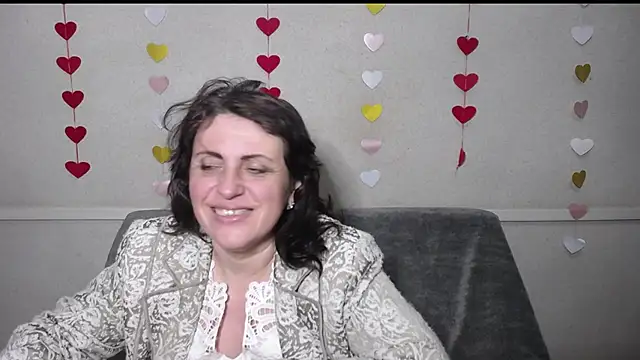 Snapshot of LuciaMii chatting on 4, 3, 2025 LuciaMii online show from 4, 3, 2025