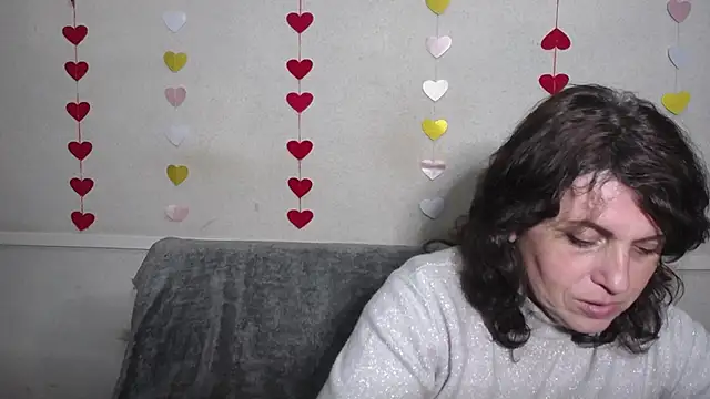 Snapshot of LuciaMii chatting on 6, 3, 2025 LuciaMii online show from 6, 3, 2025