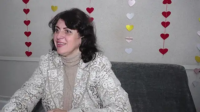 Snapshot of LuciaMii chatting on 8, 3, 2025 LuciaMii online show from 8, 3, 2025