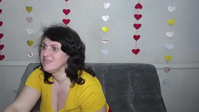 Snapshot of LuciaMii chatting on 11, 3, 2025 LuciaMii online show from 11, 3, 2025