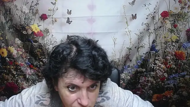 Snapshot of LuciaMii chatting on 12, 9, 2025 LuciaMii online show from 12, 9, 2025