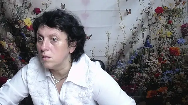 Snapshot of LuciaMii chatting on 16, 9, 2025 LuciaMii online show from 16, 9, 2025
