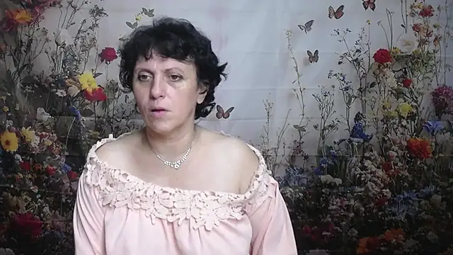 Snapshot of LuciaMii chatting on 19, 9, 2025 LuciaMii online show from 19, 9, 2025