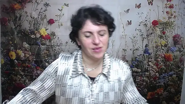Snapshot of LuciaMii chatting on 22, 9, 2025 LuciaMii online show from 22, 9, 2025