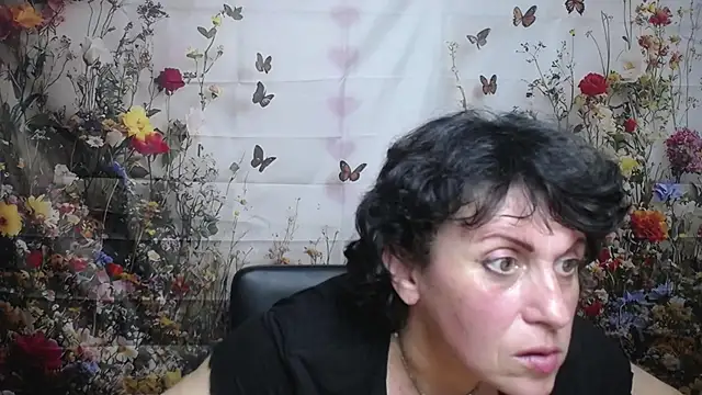 Snapshot of LuciaMii chatting on 25, 9, 2025 LuciaMii online show from 25, 9, 2025