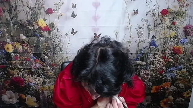 Snapshot of LuciaMii chatting on 13, 10, 2025 LuciaMii online show from 13, 10, 2025