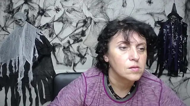 Snapshot of LuciaMii chatting on 19, 10, 2025 LuciaMii online show from 19, 10, 2025