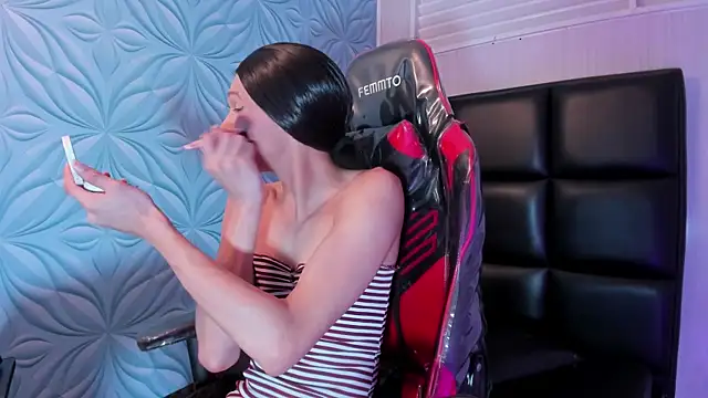 Snapshot of Milk_max_18 chatting on 16, 12, 2025 Milk max 18 online show from 16, 12, 2025