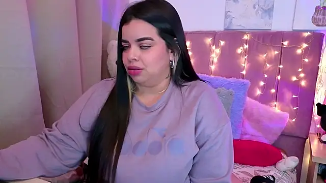 Snapshot of MiahJoness chatting on 10, 11, 2025 MiahJoness online show from 10, 11, 2025